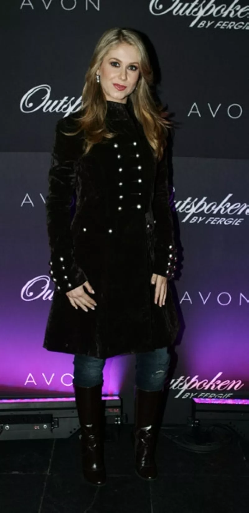 Luego de tener una relación tormentosa y llena de chismes con el cantante italiano Marco Di Mauro, la actriz quiere cambiar de rumbo y tener un novio tranquilo.