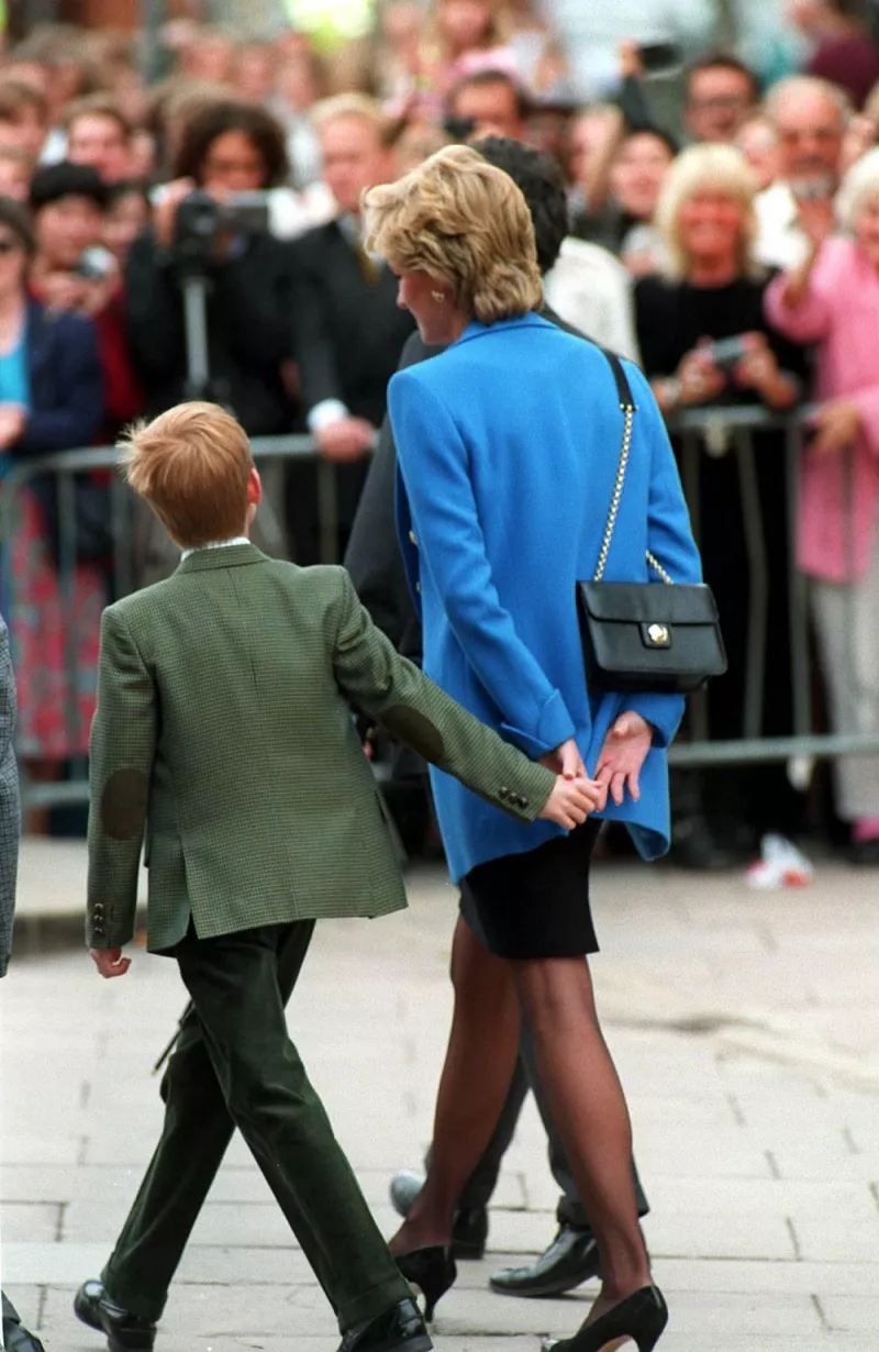 Príncipe Harry y la princesa Diana