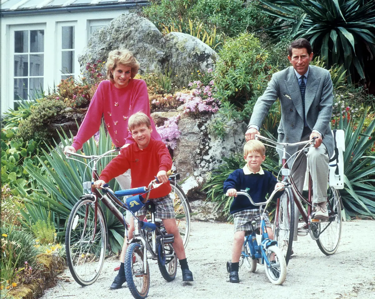 Estas fotografías inmortalizaron grandes momentos de la familia real conformada por el príncipe Carlos y Lady Di. 