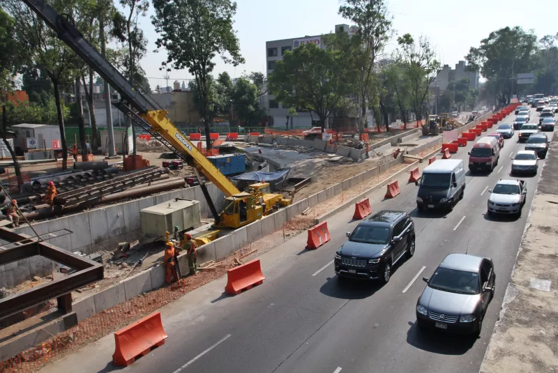 Las obras de rehabilitación del Circuito Interior a la altura de Calzada de Tlalpan provocaron un incidente que orilló a las autoridades a suspender el servicio este martes.