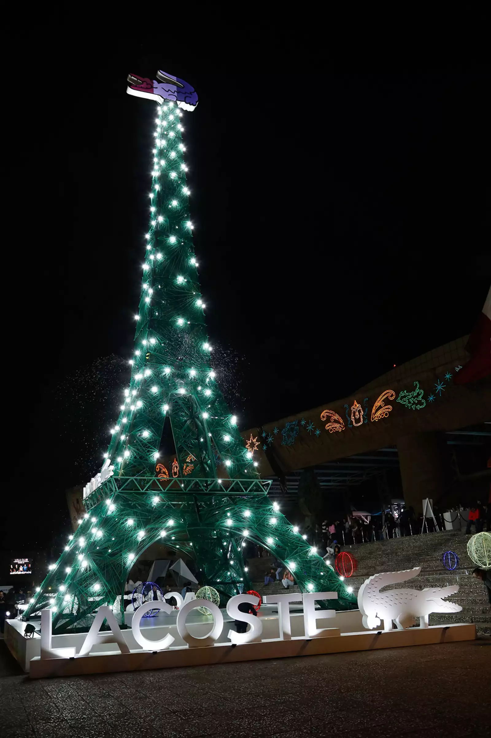 Evento de Lacoste -Una noche navideña bajo la Torre Eiffel