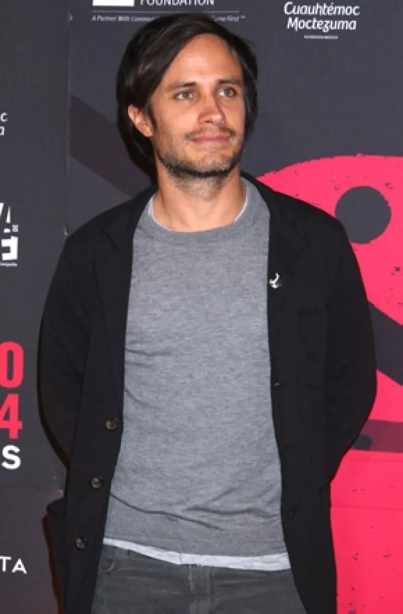 La aerolínea holandesa mostró en Twitter una actitud poco profesional al hacer un polémico comentario sobre la derrota de México ante su país. El actor respondió enfurecido ante lo ocurrido.