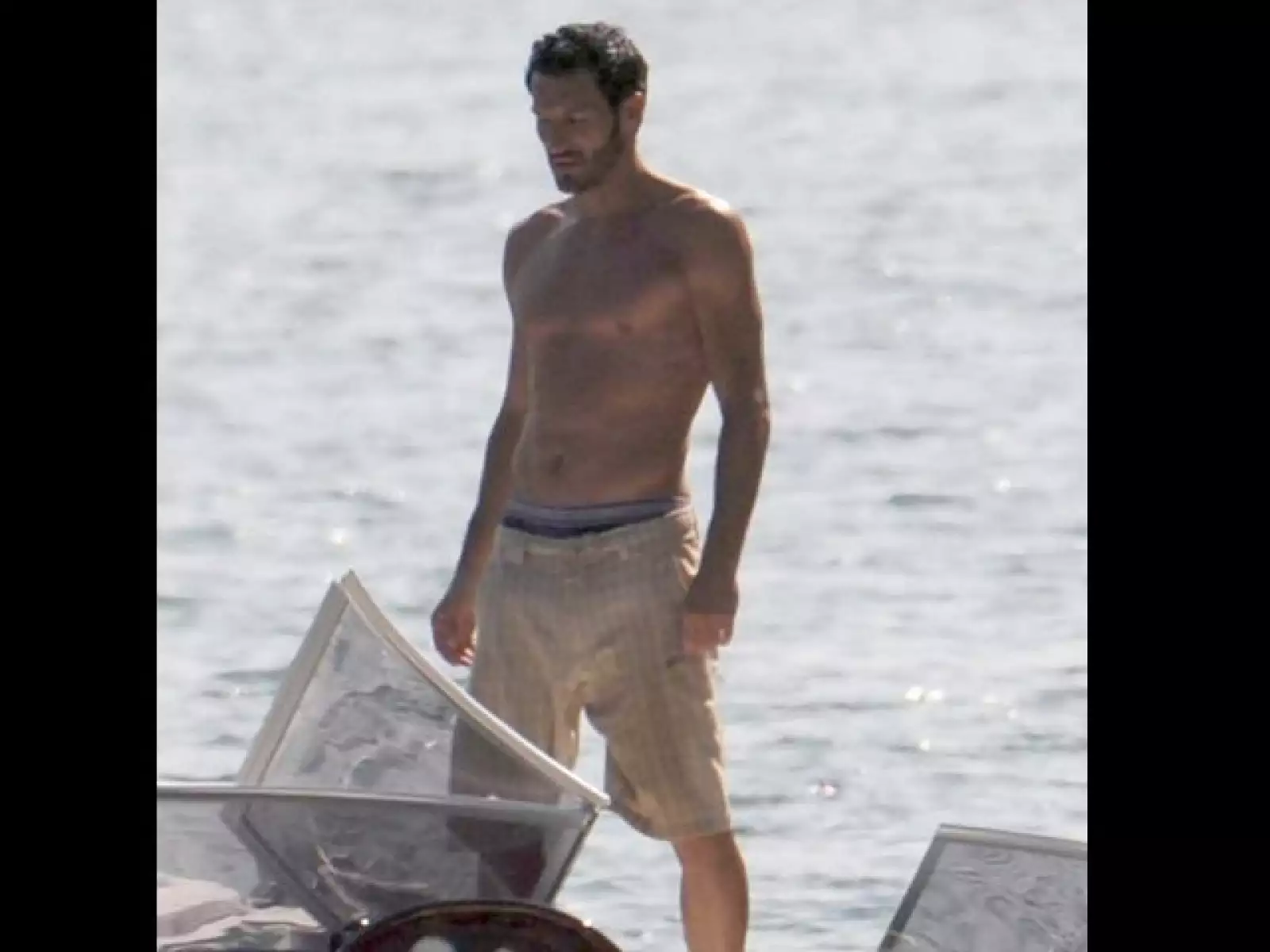 Gianluca Zambrotta disfrutando de sus vacaciones con su esposa Valentina y algunos amigos en Laglio, Italia.