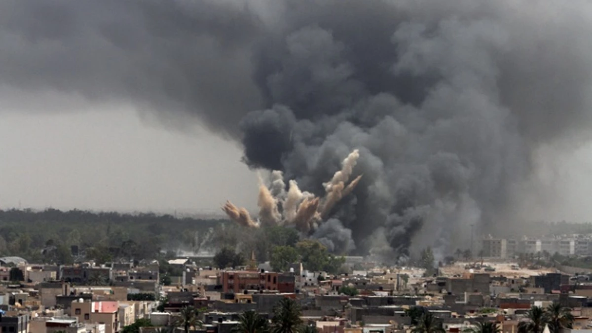 columnas de humo sobre tripoli