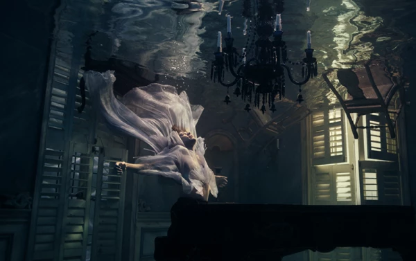 Harry–Styles-Falling-02