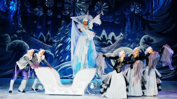 El Ballet Circo de Moscú sobre Hielo viene  por primera vez a México con este espectáculo que te dejará con un gran sabor a Navidad.