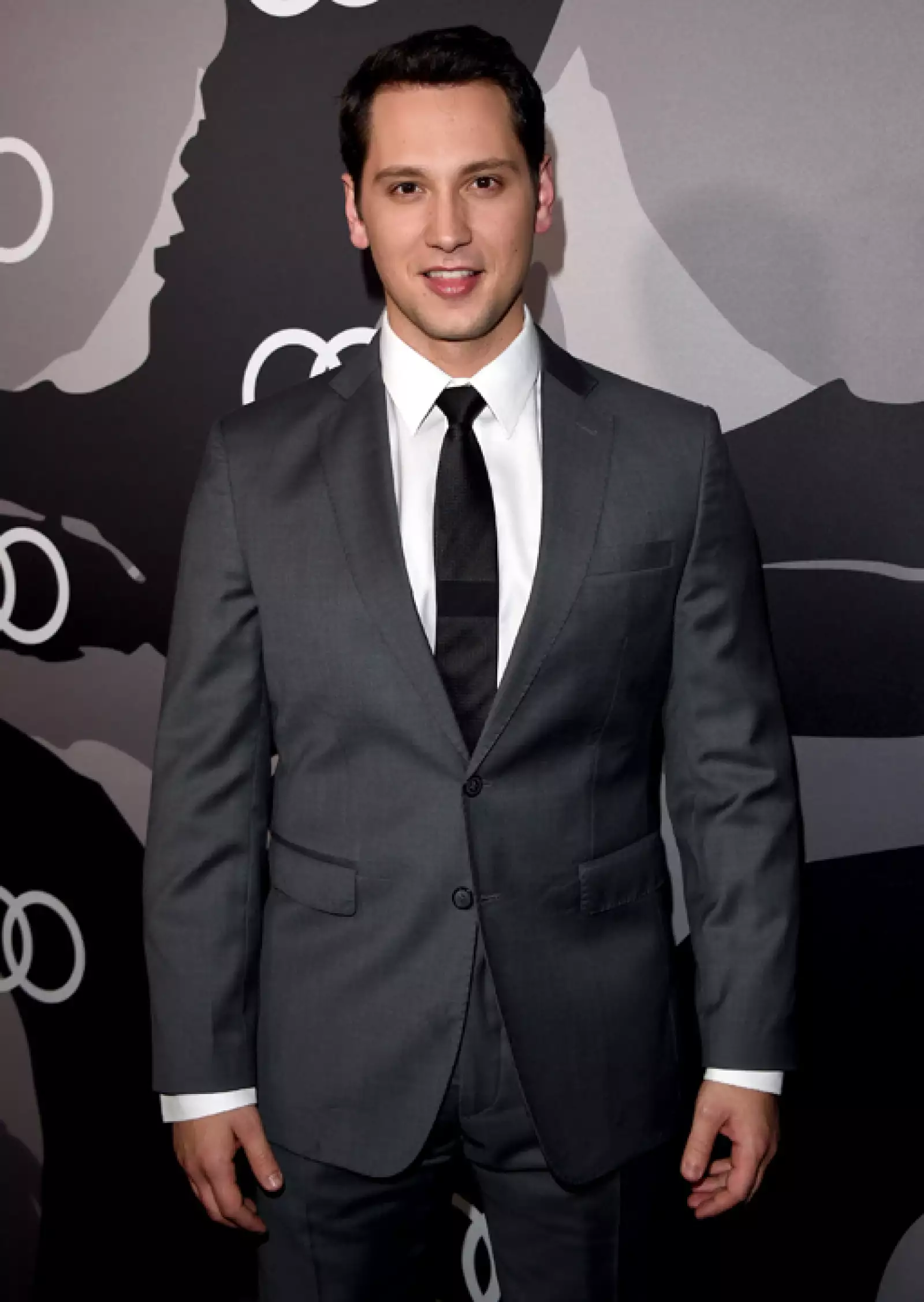 Ahora vemos a Matt McGorry en cable en How To Get Away, pero siempre suspiraremos por su uniforme de guardia de prisión en Orange Is The New Black.