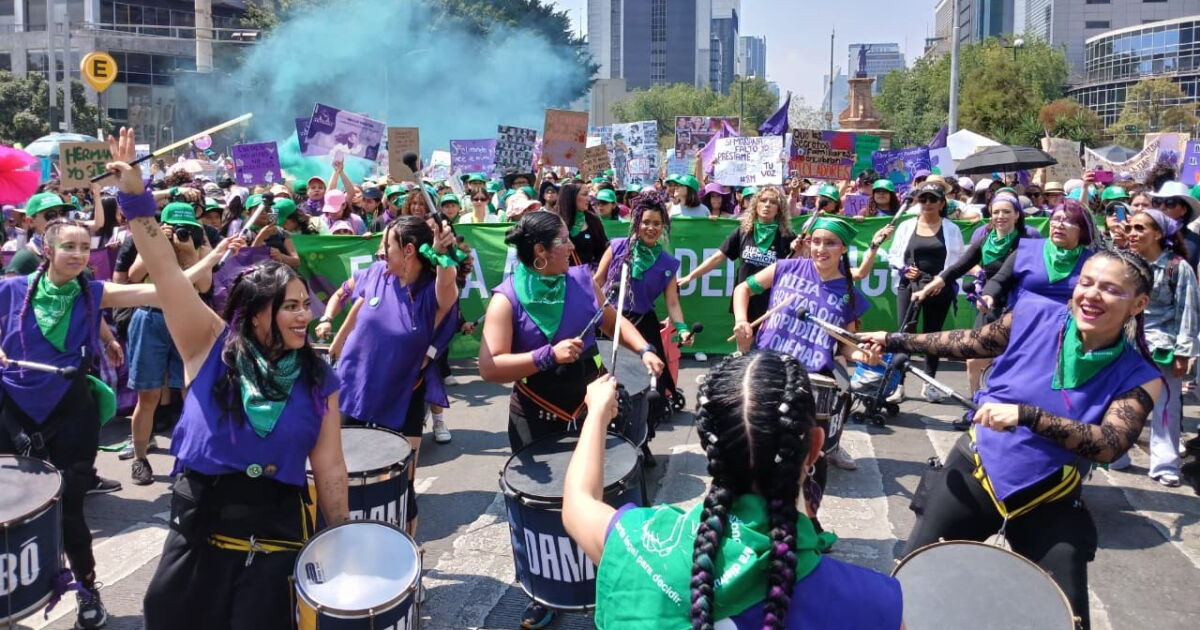 8M: miles de mujeres marchan en CDMX en contra de la violencia feminicida