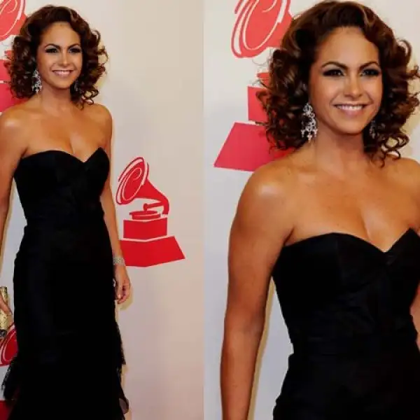 Muy guapa, como siempre, apareció Lucero.