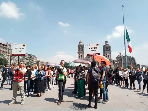 Actividades en el Zócalo por simulacro