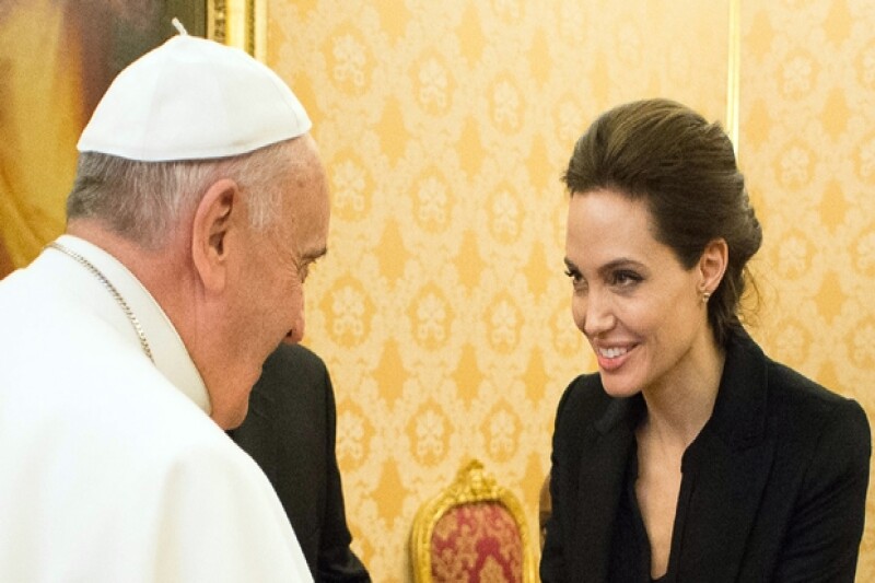 El pontífice de la Iglesia Católica y la actriz de Hollywood se conocieron por primera vez en Ciudad Vaticano.