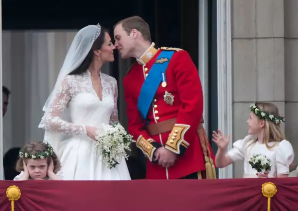 beso-kate-y-william