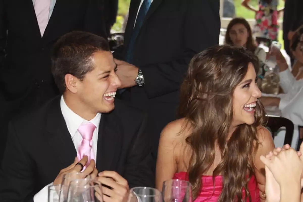 Al Chicharito le gusta mucho convivir con la familia de su novia.