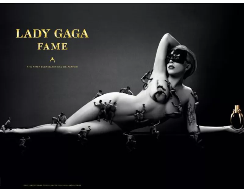 A través de Twitter, la cantante publicó la imagen promocional de su perfume `Fame´; la intérprete fue fotografiada por Steven Klein.