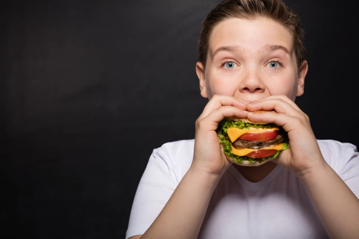 Hamburguesas, burritos y pizza contienen tóxicos que causan asma e infertilidad