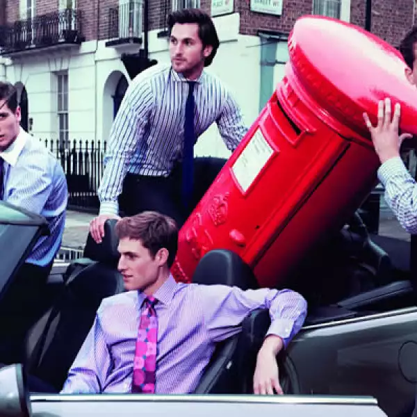 En la imagen, cuatro opciones que puedes utilizar en tu guardarropa para mantener un estilo fresco pero elegante.