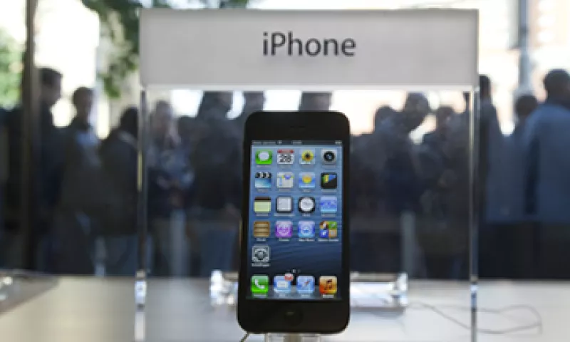 Tim Cook prometió vender el iPhone 5 en 100 países para diciembre. (Foto: AP)