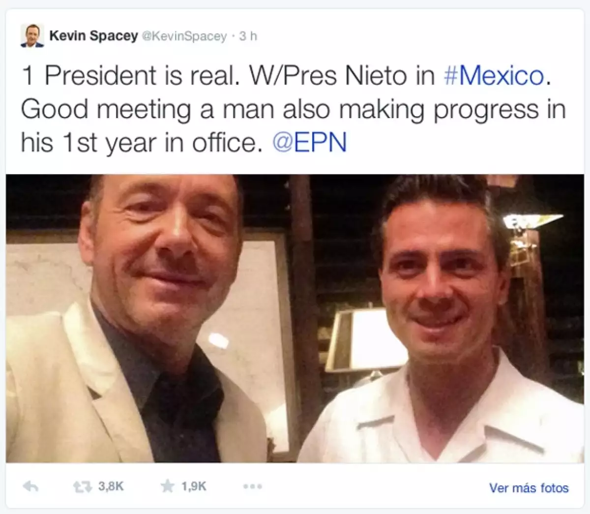 El actor estadounidense dio una conferencia en Cancún y fue ahí donde se encontró al Presidente, se tomó una foto con él y la compartió con sus seguidores.