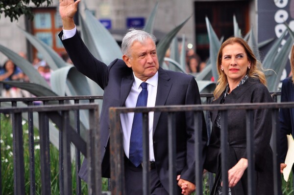 López Obrador da su informe en el Zócalo