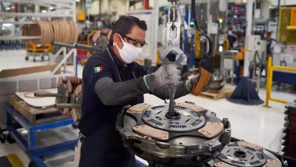 La razón por la que se frenó la inversión extranjera en la industria mexicana