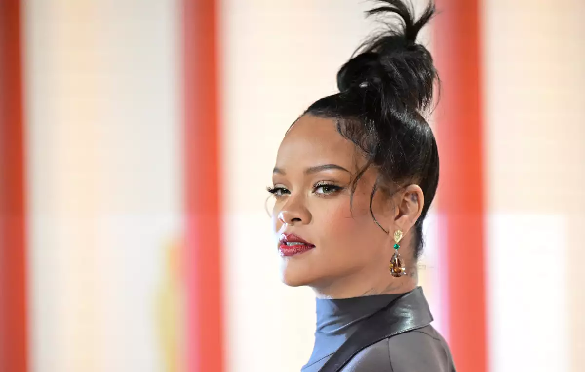 Detienen a mujer acusada de disparar contra la casa de Rihanna en Los Ángeles 