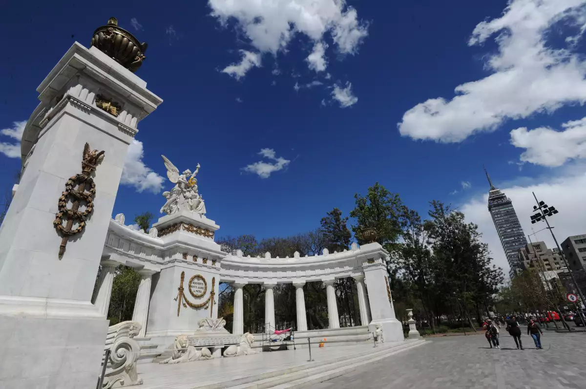 Raúl Flores (izq.) y Martí Batres son los dirigentes del PRD y Morena en la Ciudad de México. 