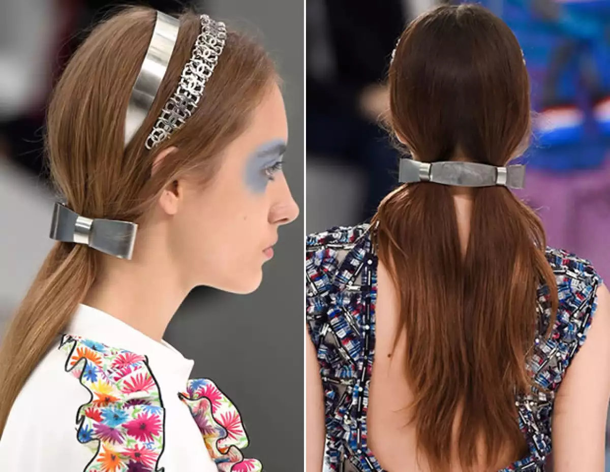 Las diademas metálicas y los broches fueron llamativos accesorios.