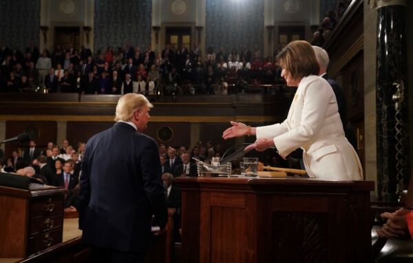 Donald Trump y Nancy Pelosi.jpg