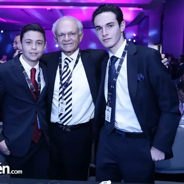 Santiago, Alfredo y Alfredo Harp