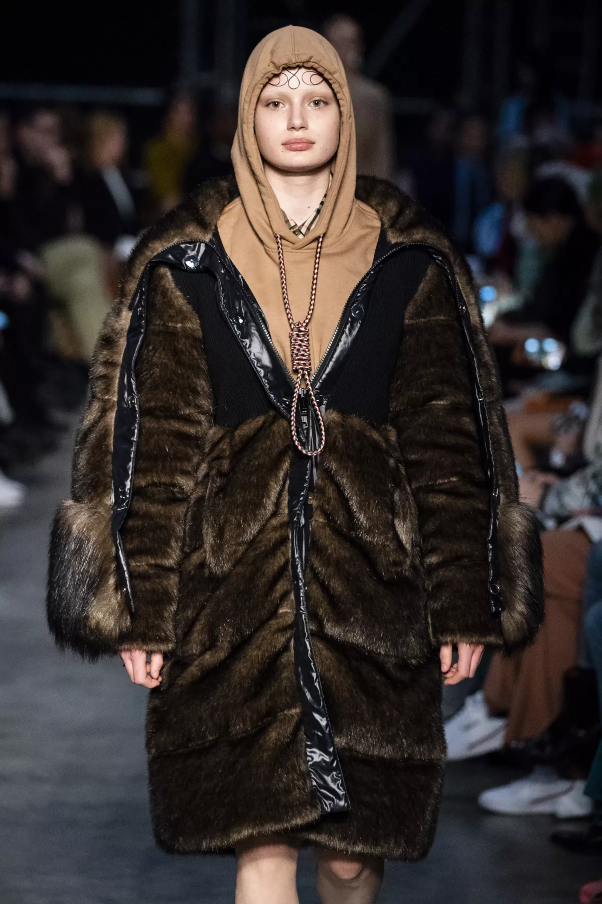 Burberry F19 075.jpg