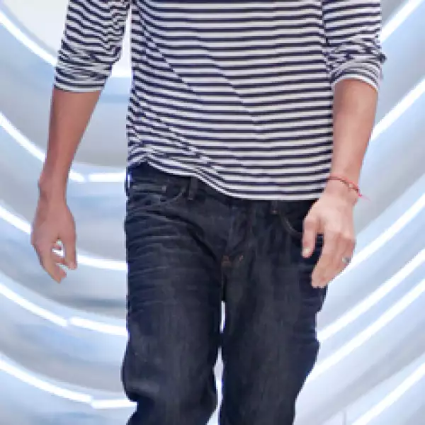 El esposo de Demi Moore, Ashton Kutcher, abrió el desfile para la marca brasileña Colcci.