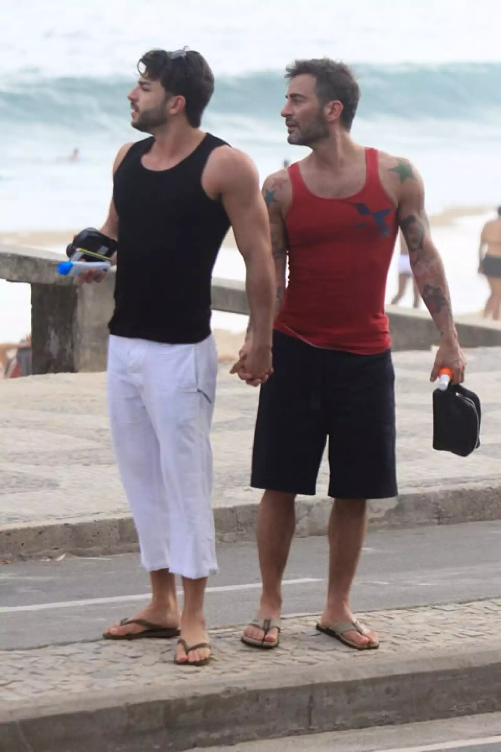 Harry es una estrella de porno que comenzó su carrera en España, actualmente vive en Reino Unido.