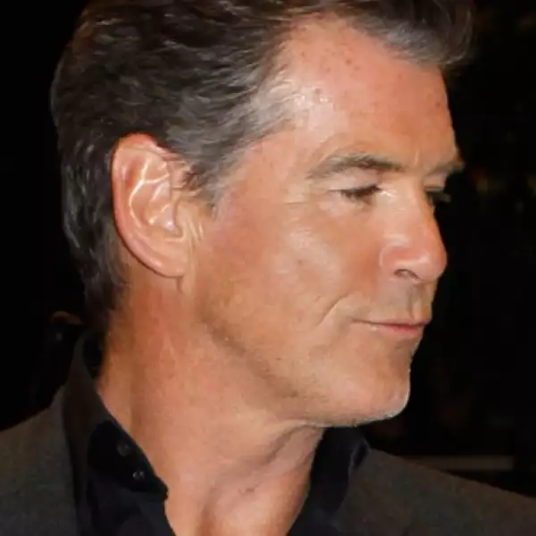 ¿Pierce Brosnan quiere enviar un besito?