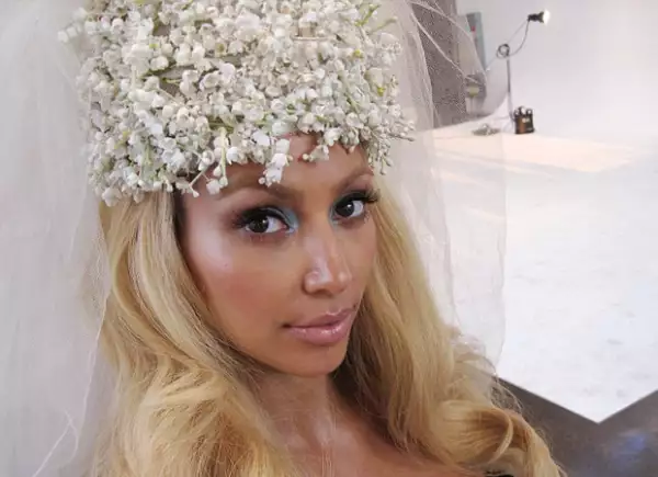 La publicación de este libro de autofotos podría dividir opiniones pero no cabe duda que se venderá como pan caliente.