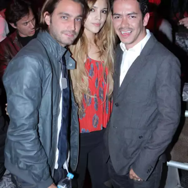 Ricardo Korkowsky, Eiza González y Manolo Caro, productor del musical de "Romeo y Julieta"