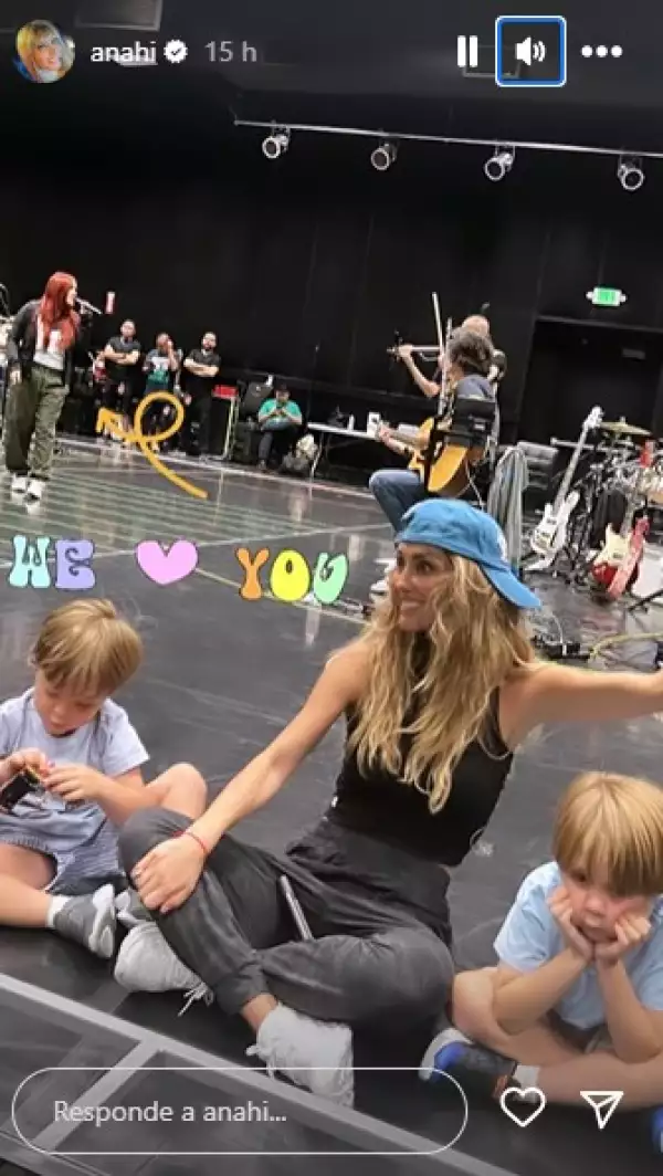 anahi hijos.jpg