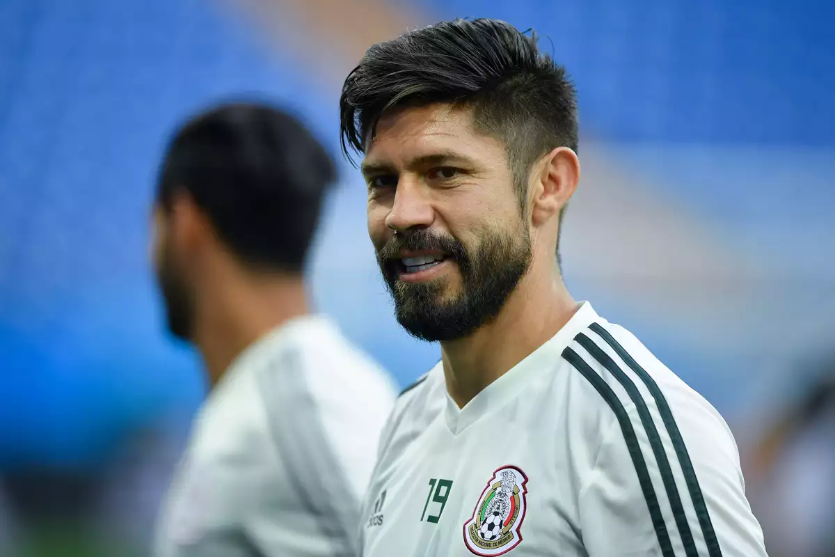 Oribe Peralta durate un partido de la Selección Mexicana
