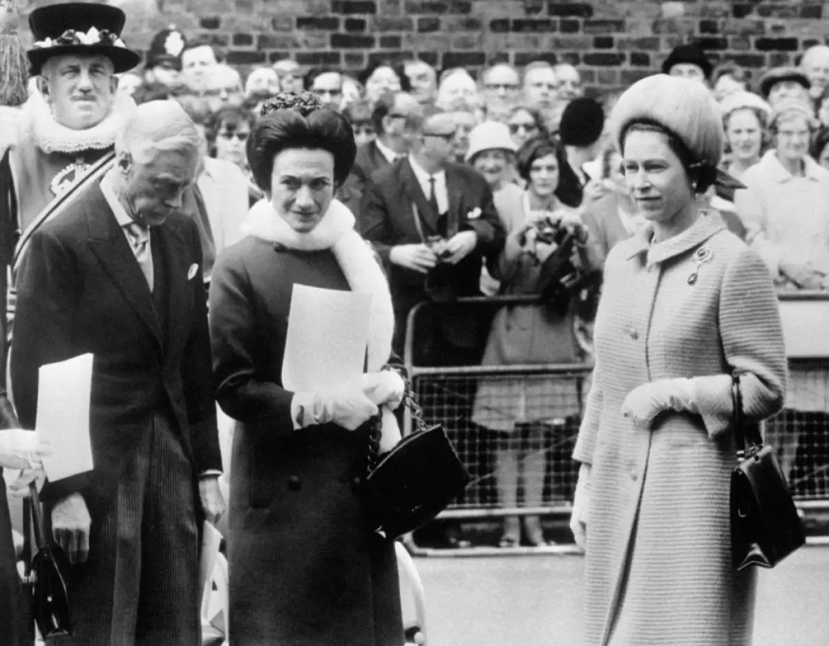 Royalty - Queen Mary Birth Plaque - Marlborough House, London