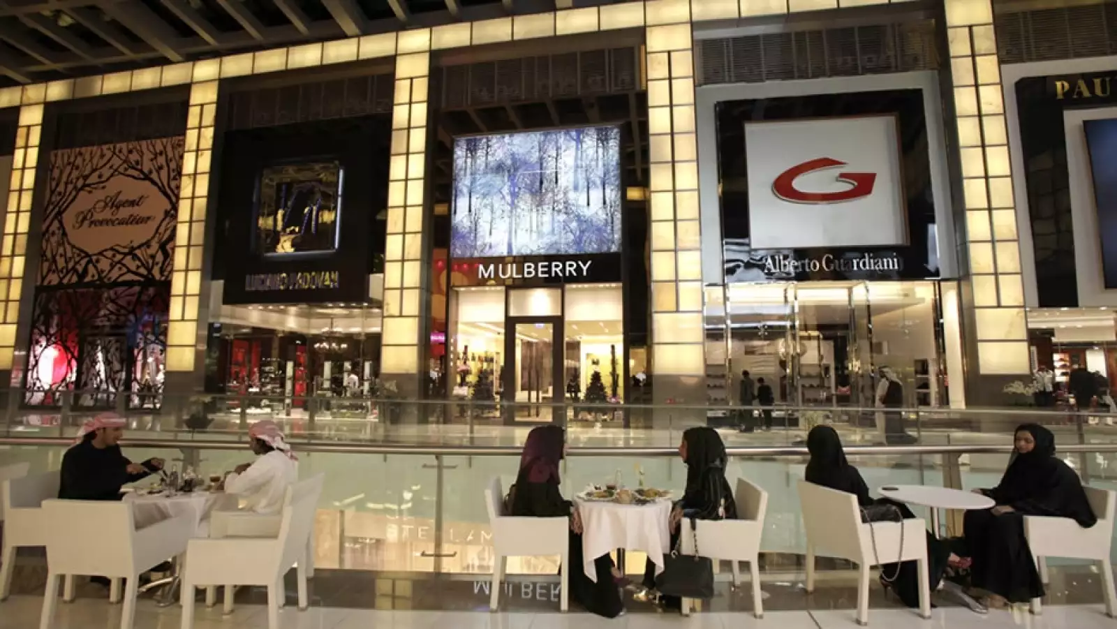 ¿Creen que esta área de comida del Dubai Mall se parece a lo que conocemos?