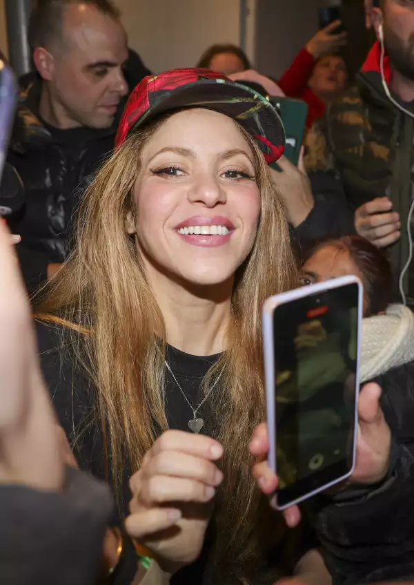 shakira-calle-fans