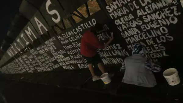 Mural Feminicidio vallas Palacio Nacional
