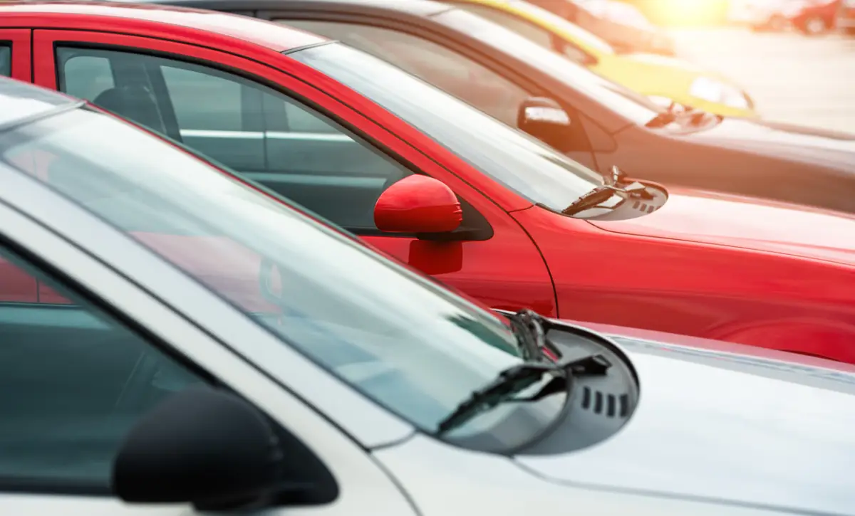 Automotrices chinas recortan 200 agencias en México y priorizan rentabilidad
