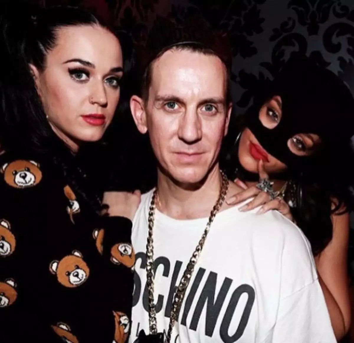 Las cantantes acompañaron al diseñador Jeremy Scott en la fiesta organizada para la firma de ropa, y fue ahí donde decidieron mostrar toda su sexytud.