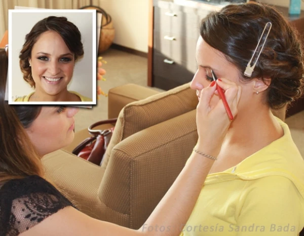 Para tus ojos usa `smokey eyes´ en morado o cobrizo con `poppy lips´ en naranja-rojo.