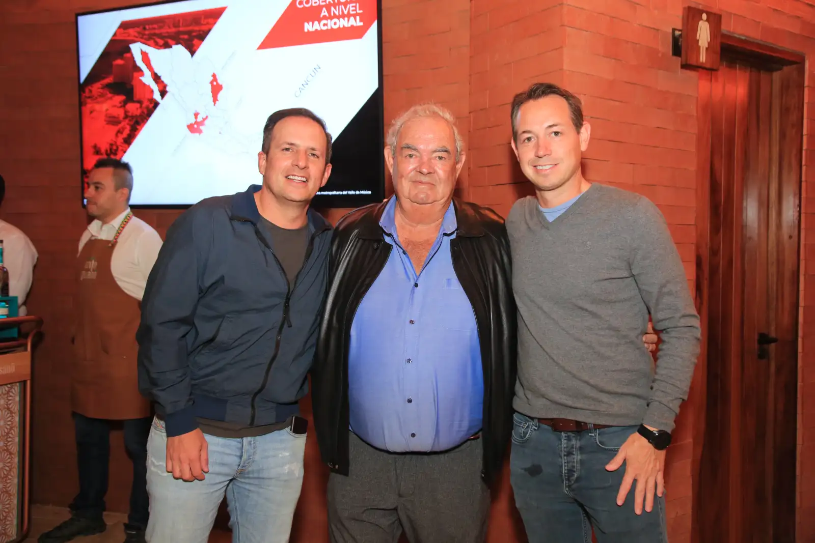 Alejandro Méndez , Juan Manuel y Rodrigo Flores 