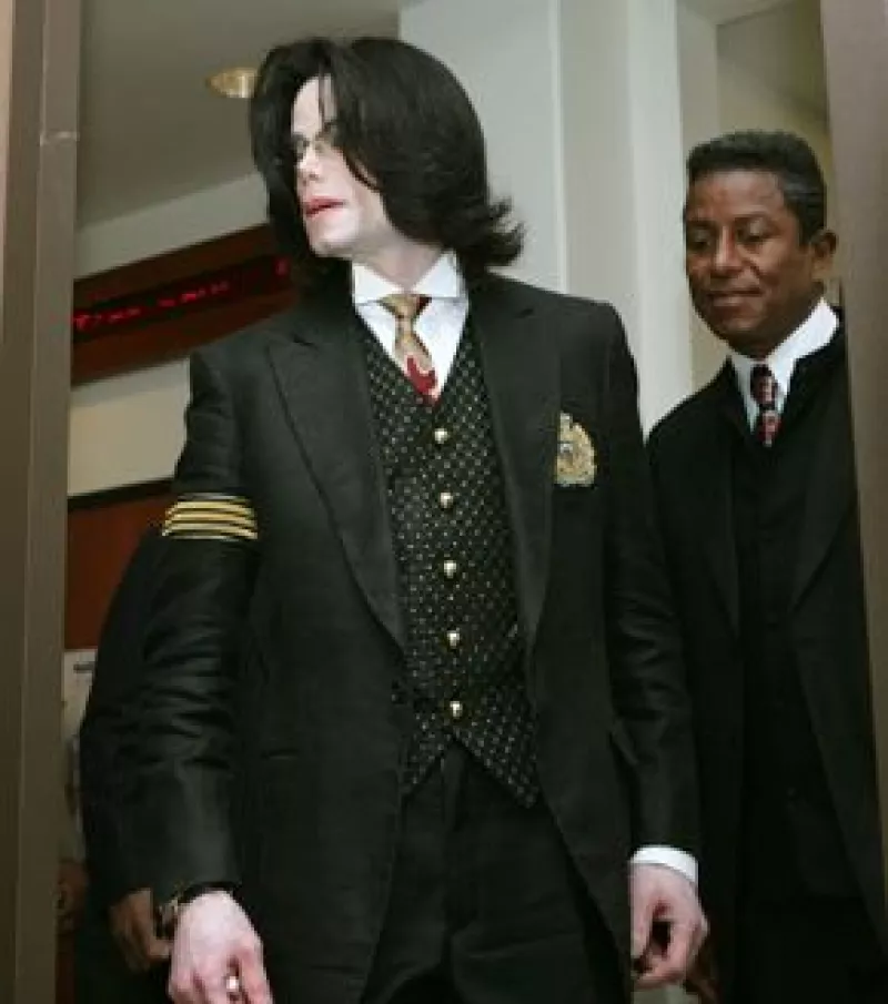 El hermano del Rey del Pop dijo que hubiera preferido haber muerto él en lugar de su hermano menor, y expresó que Michael era `un regalo de Alá´.
