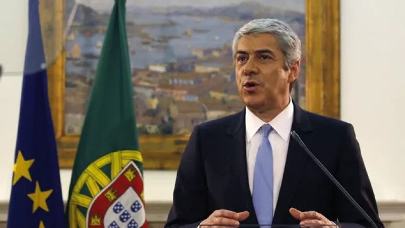 El primer ministro de Portugal José Sócrates atiende una conferencia de prensa