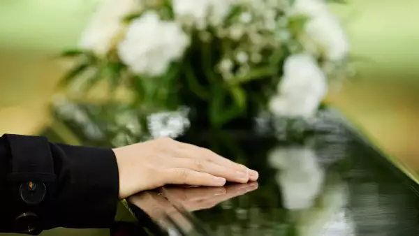 Estos son los requisitos para deducir gastos funerarios en 2023
