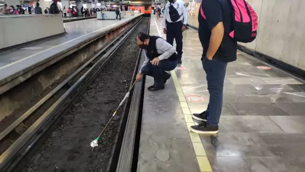 los celulares son los objetos que más caen a las vías del Metro de la CDMX