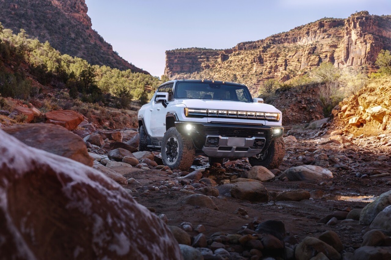 GM recortará producción de vehículos eléctricos y baterías por desaceleración en la demanda